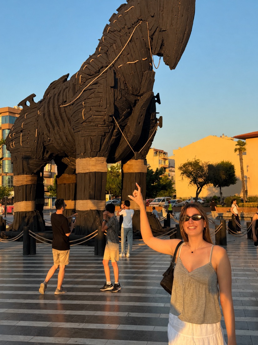 selin in front of the trojan horse in çanakkale